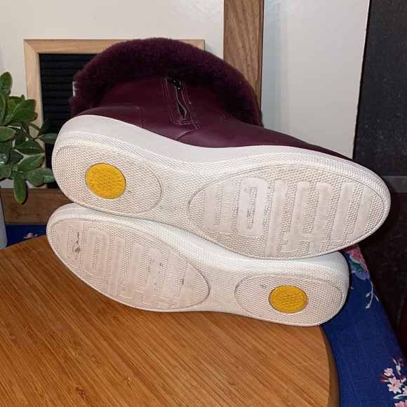 FIT FLOP SHEARLING ANKLE BOOTS IN BURGUNDY SZ 7 - Picture 5 of 9